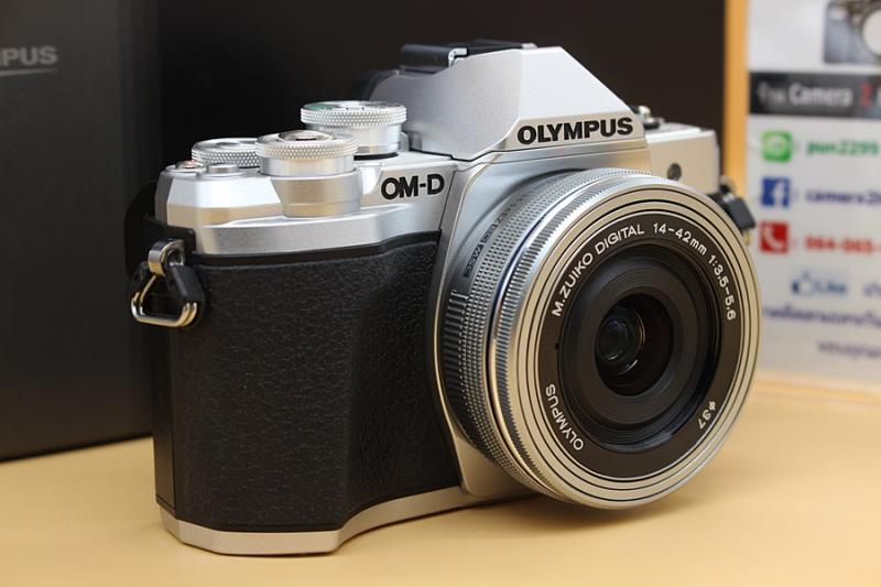 ขาย Olympus OMD EM10 Mark III + Lens 14-42mm(สีเงิน)  สภาพสวยใหม่ ใช้งานน้อย ชัตเตอร์ 3,288 รูป อดีตประกันศูนย์ เมนูไทย จอติดฟิล์มแล้ว อุปกรณ์ครบกล่อง  อุป